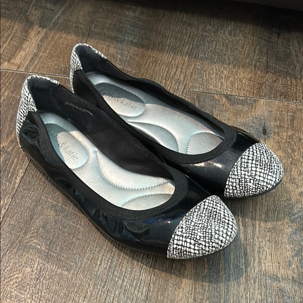 Kelly & Katie Weslyne Black with Black &White Toe/Heel Ballet‎ Flat Shoes 9